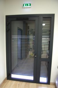 Porte en aluminium et volet électrique