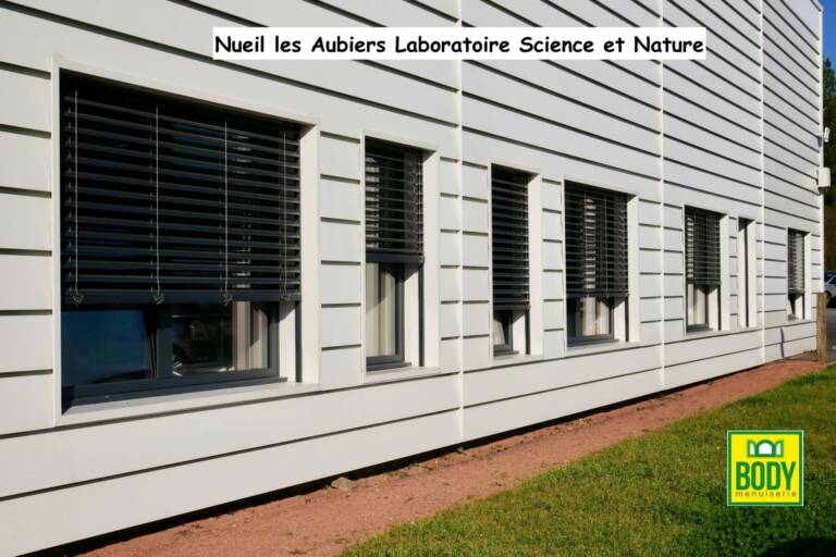 1-Labo Science et Nature-Menuiseries extéreirues-Nueil les Aubiers-min (2)